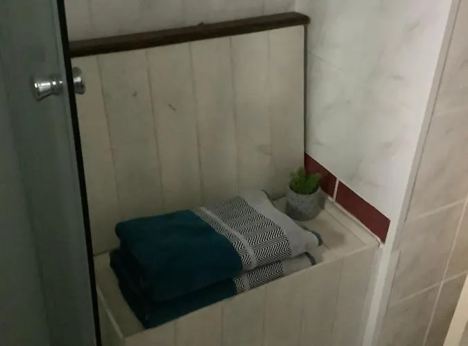 No. 5 - 2 Couette-café